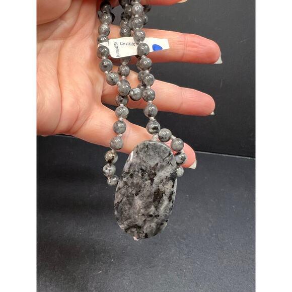 NEW Larvakite 30 inch necklace with pendant - Picture 4 of 10
